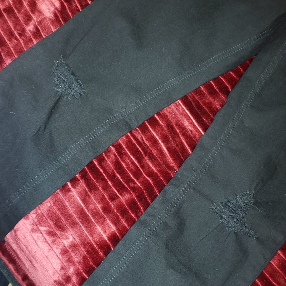 EUC Distressed Skinny Jeans - Picture 3 of 4